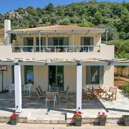 Santa Friday Villa Epidaurosz